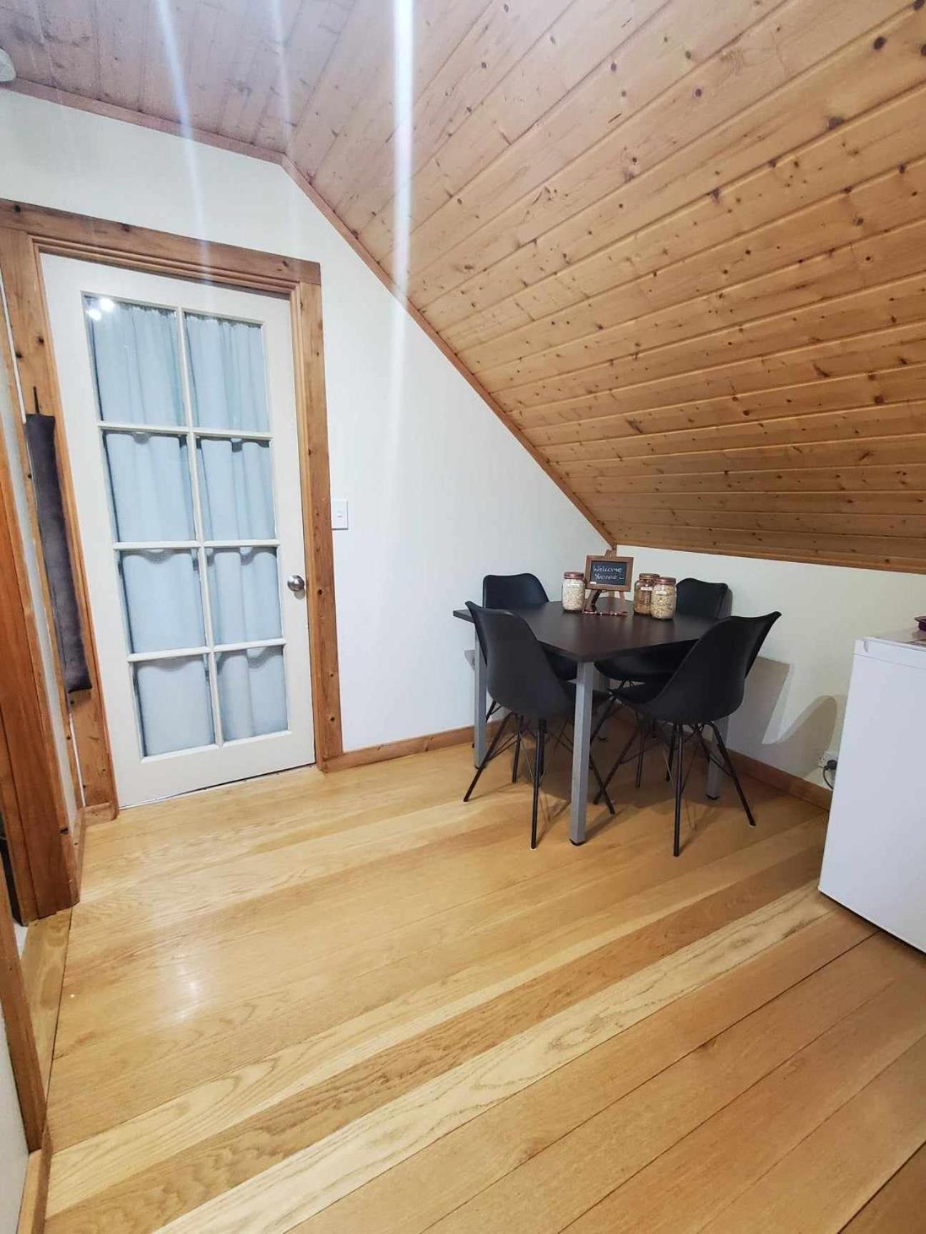Rail Trail Retreat Loft Villa Alexandra Exteriör bild